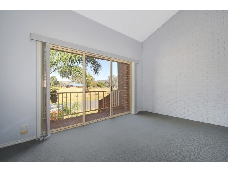 3/542 Kotthoff Street, Lavington NSW 2641
