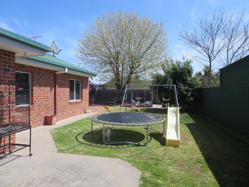 513 Iluka Crescent, Lavington NSW 2641