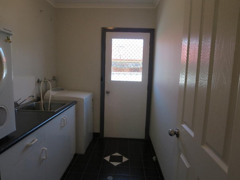 513 Iluka Crescent, Lavington NSW 2641