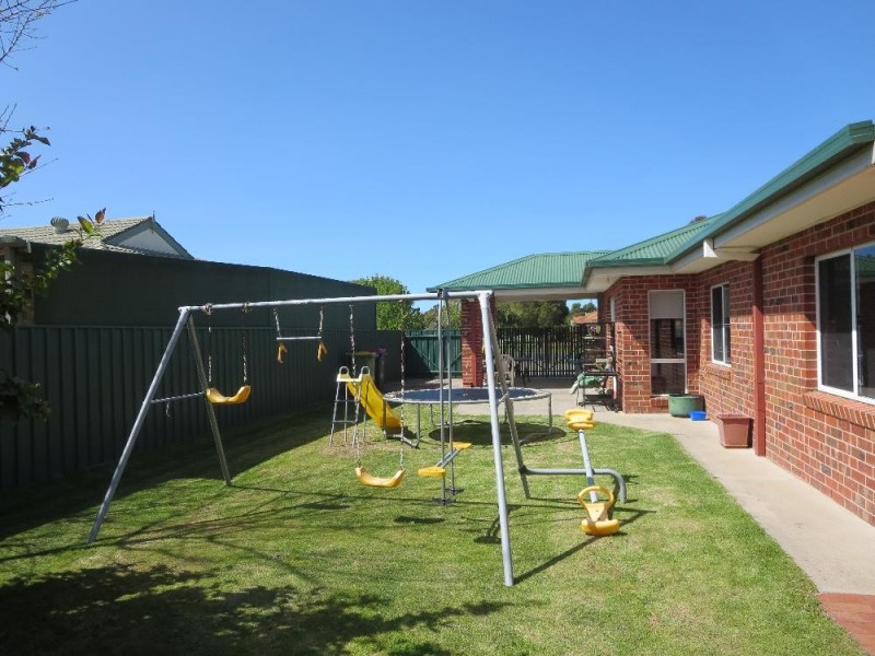 513 Iluka Crescent, Lavington NSW 2641