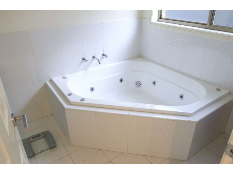 4 Redbox Drive, Thurgoona NSW 2640