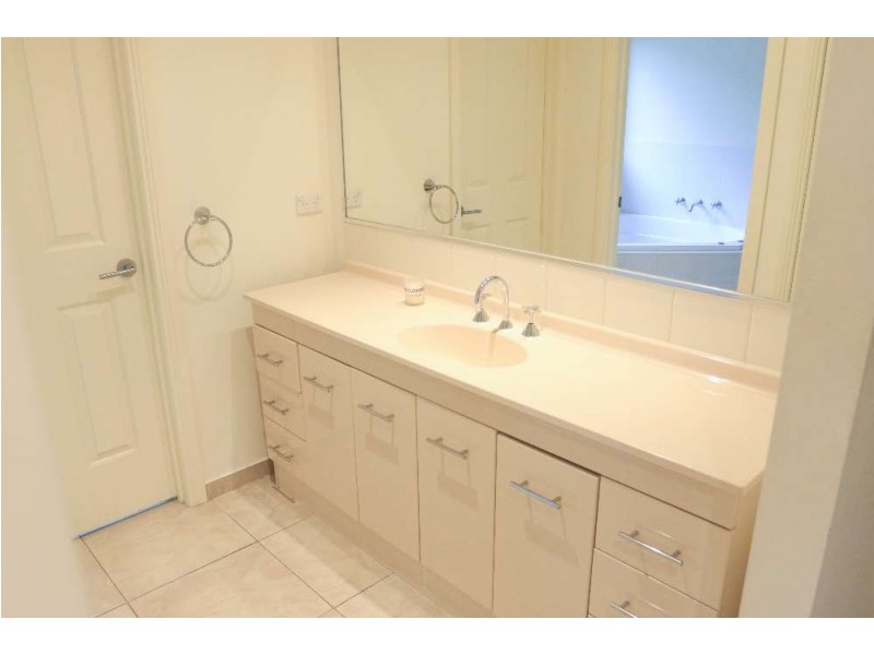 4 Redbox Drive, Thurgoona NSW 2640