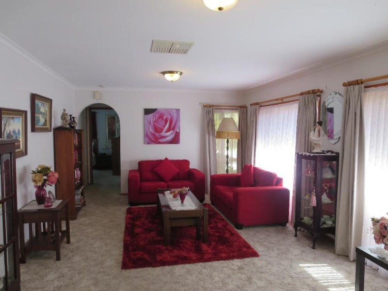 42 La Fontaine Avenue, Lavington NSW 2641