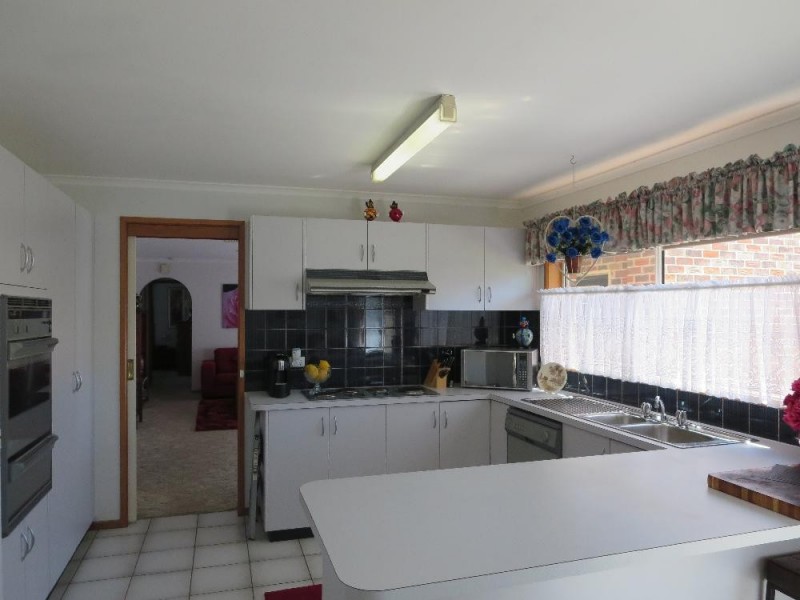 42 La Fontaine Avenue, Lavington NSW 2641