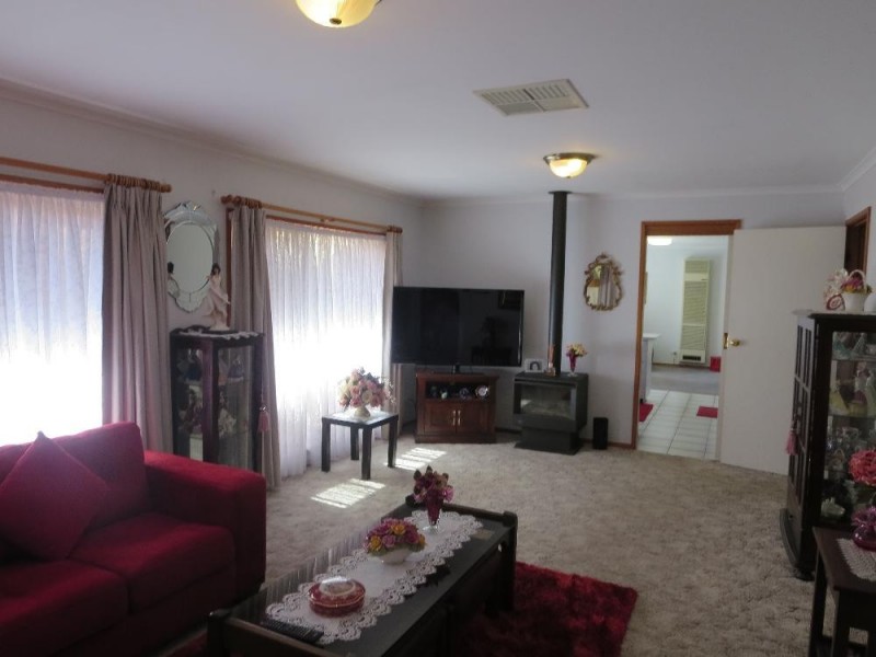 42 La Fontaine Avenue, Lavington NSW 2641