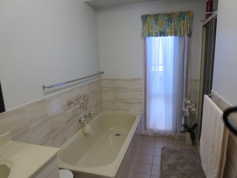 42 La Fontaine Avenue, Lavington NSW 2641