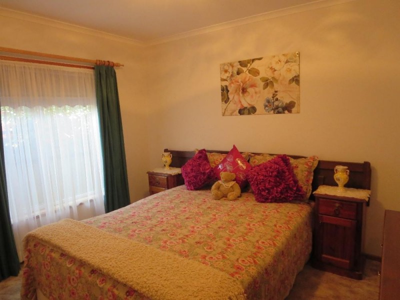 42 La Fontaine Avenue, Lavington NSW 2641