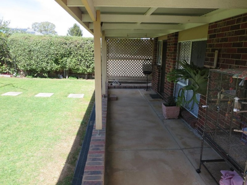 42 La Fontaine Avenue, Lavington NSW 2641