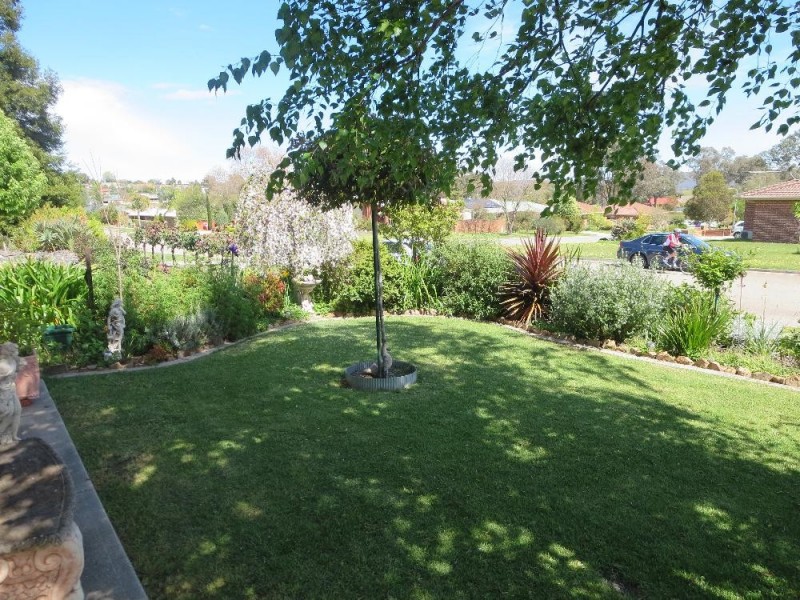 42 La Fontaine Avenue, Lavington NSW 2641