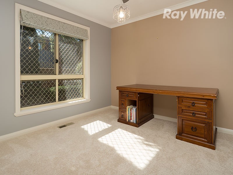 17 Michelle Avenue, Lavington NSW 2641