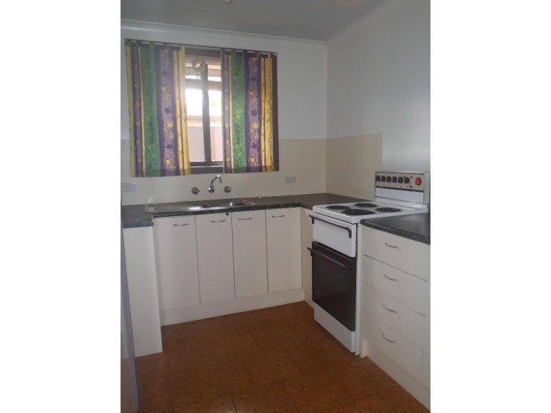 2/535 Schaefer Street, Lavington NSW 2641