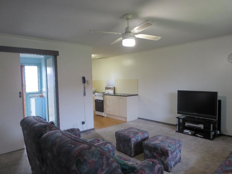 2/535 Schaefer Street, Lavington NSW 2641