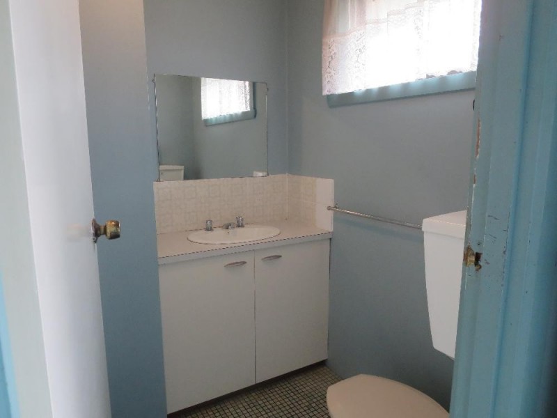 2/535 Schaefer Street, Lavington NSW 2641