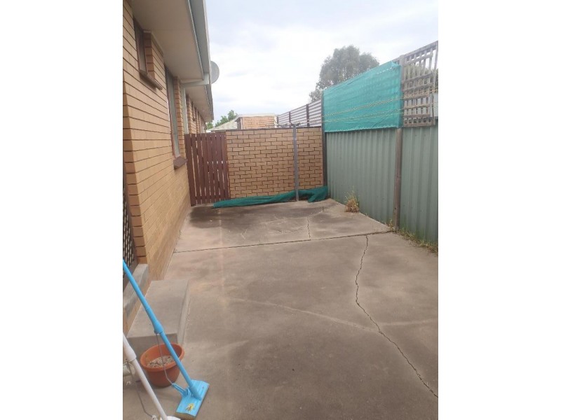 2/535 Schaefer Street, Lavington NSW 2641