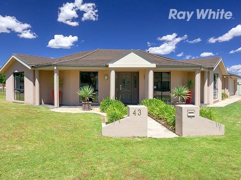43 Privett Place, Lavington NSW 2641