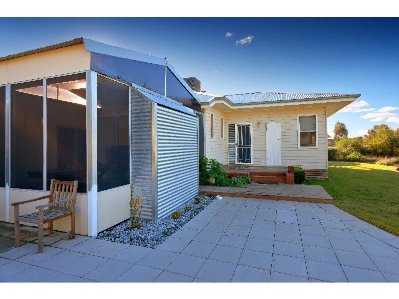 162 Sturt Street, Howlong NSW 2643