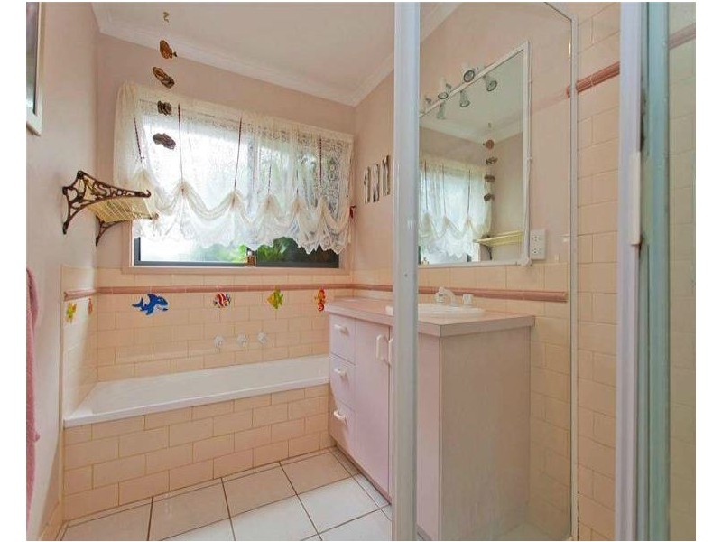 92 Hammer Street, Howlong NSW 2643
