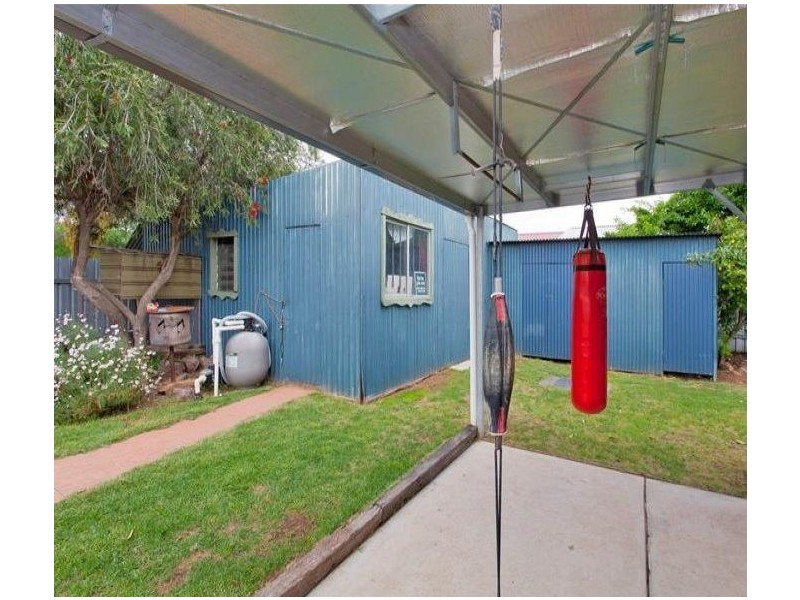 92 Hammer Street, Howlong NSW 2643