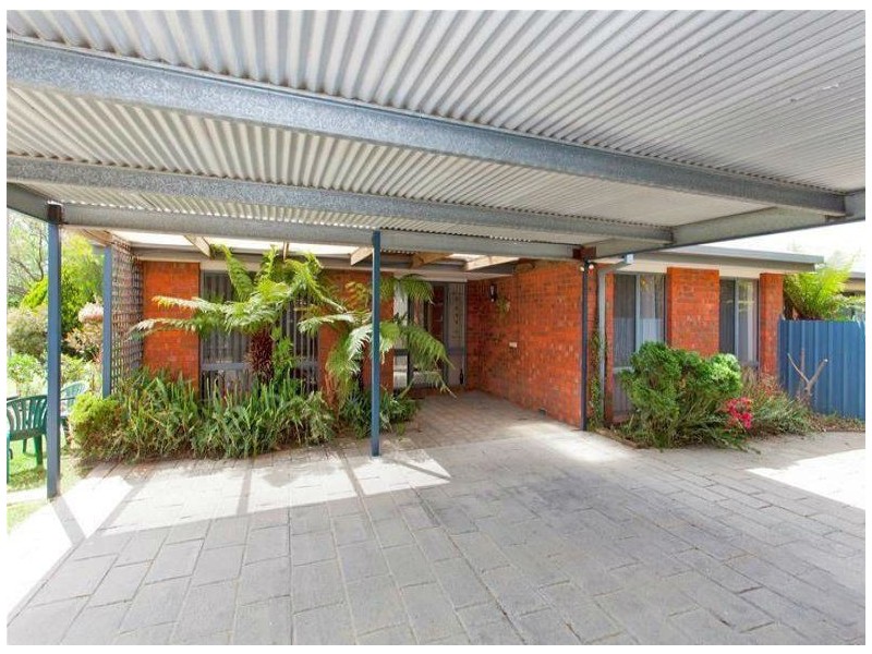 92 Hammer Street, Howlong NSW 2643