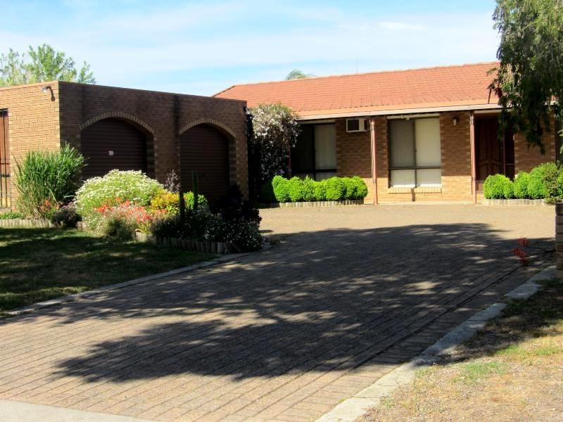 20 Julie Place, Lavington NSW 2641