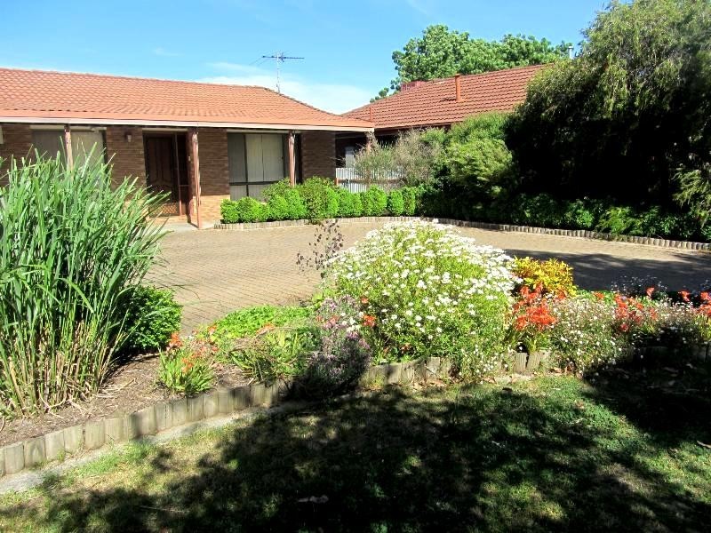 20 Julie Place, Lavington NSW 2641