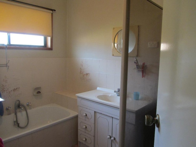 4 Candlebark Street, Thurgoona NSW 2640