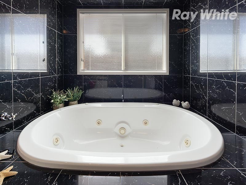 689 Pearsall Street, Hamilton Valley NSW 2641