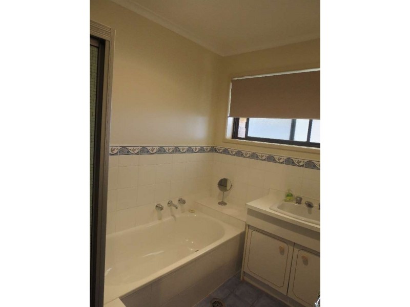 5 Renwick Court, Lavington NSW 2641