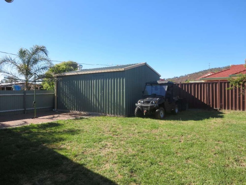 5 Renwick Court, Lavington NSW 2641