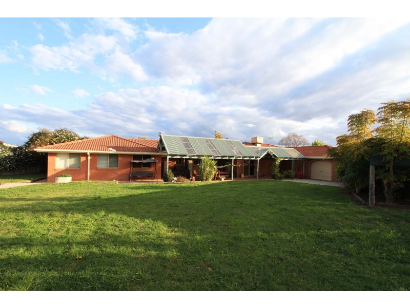 7 Owen Court, Lavington NSW 2641