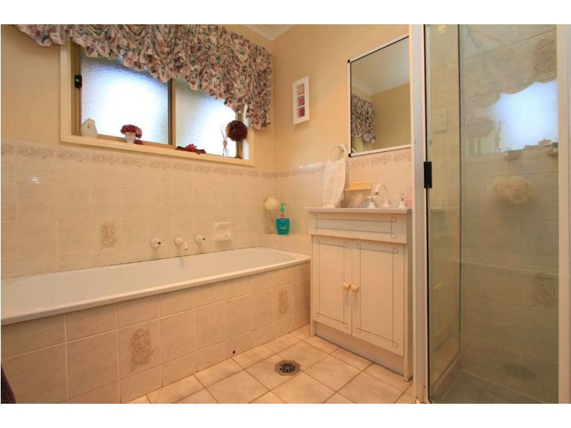 7 Owen Court, Lavington NSW 2641