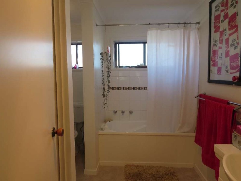 4/635 Storey Street, Lavington NSW 2641