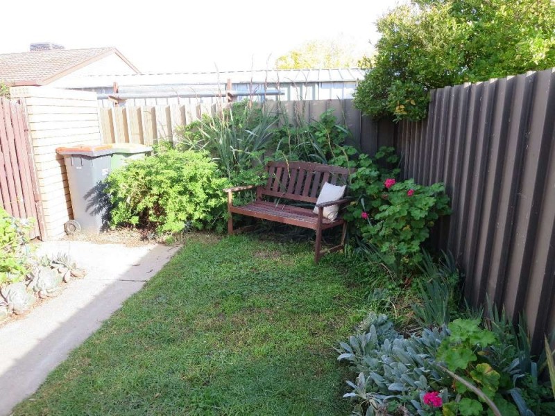 4/635 Storey Street, Lavington NSW 2641