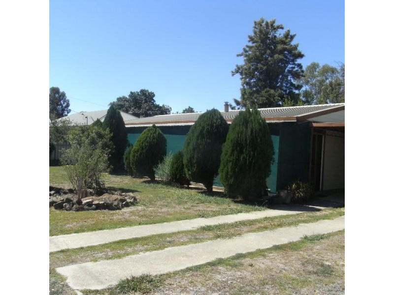 60 Read Street, Howlong NSW 2643