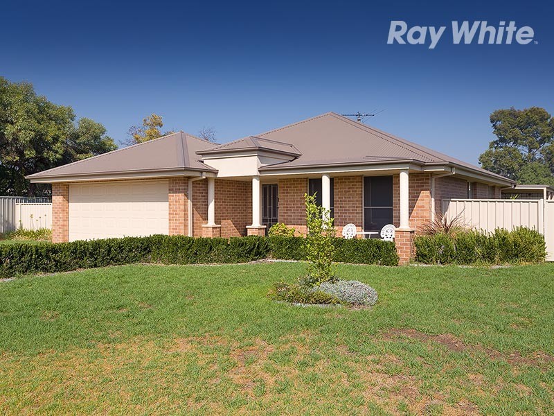 77 Read Street, Howlong NSW 2643
