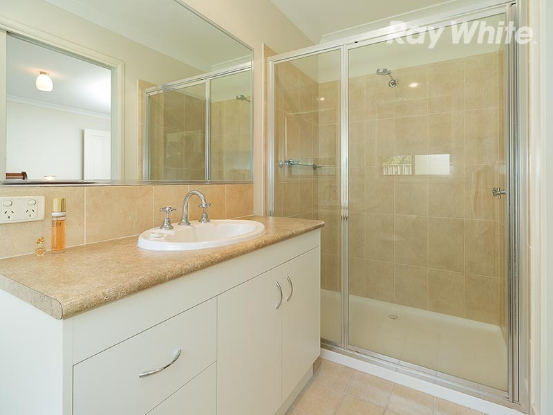 77 Read Street, Howlong NSW 2643