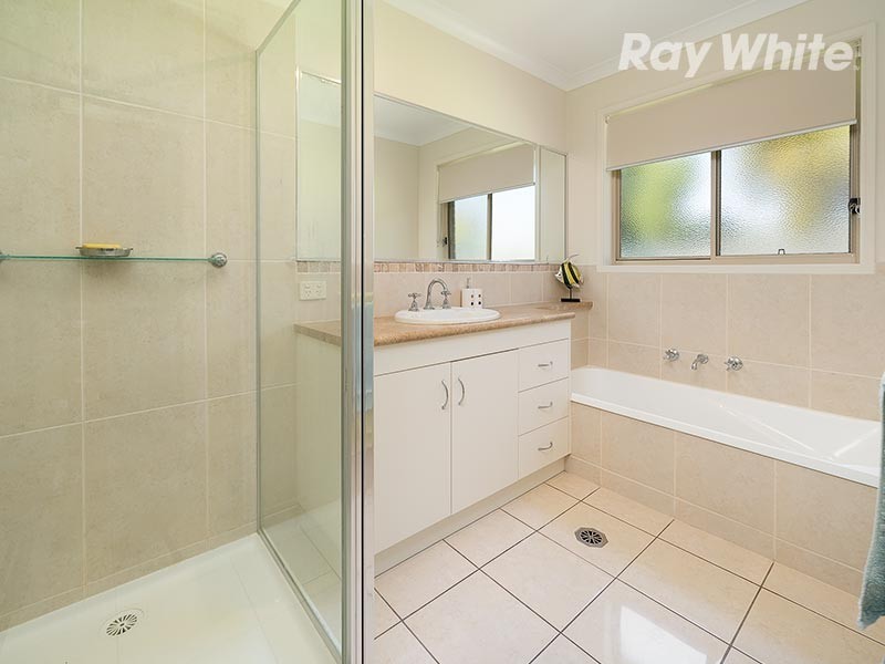 77 Read Street, Howlong NSW 2643