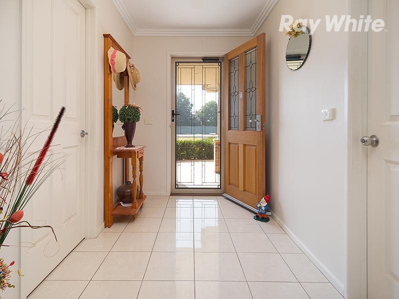77 Read Street, Howlong NSW 2643