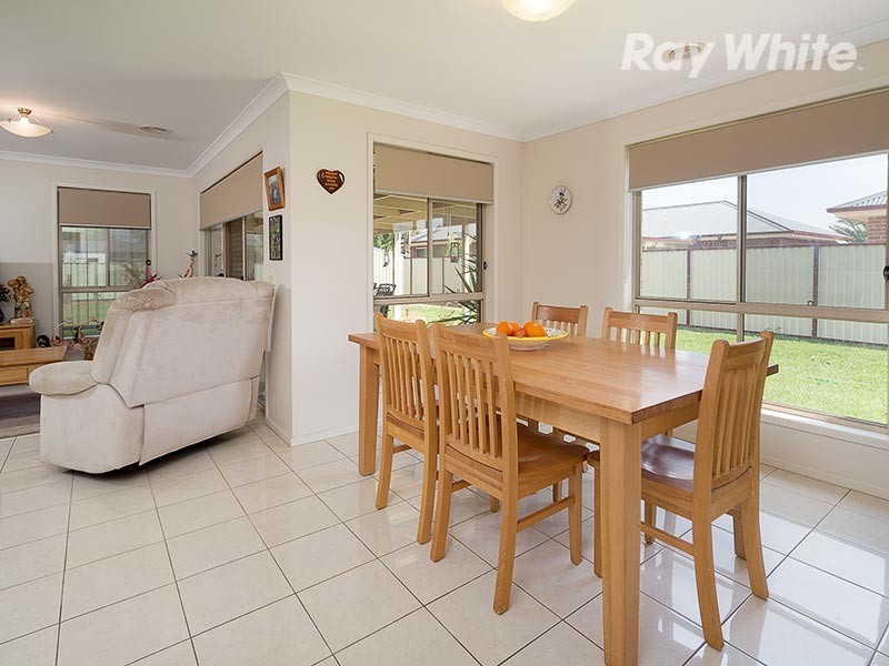 77 Read Street, Howlong NSW 2643