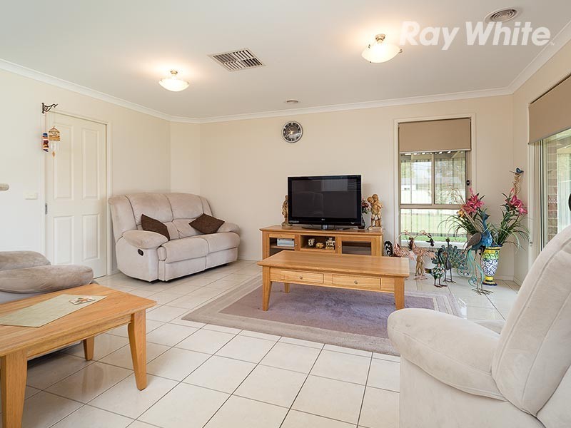 77 Read Street, Howlong NSW 2643