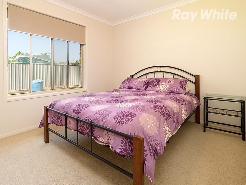 77 Read Street, Howlong NSW 2643