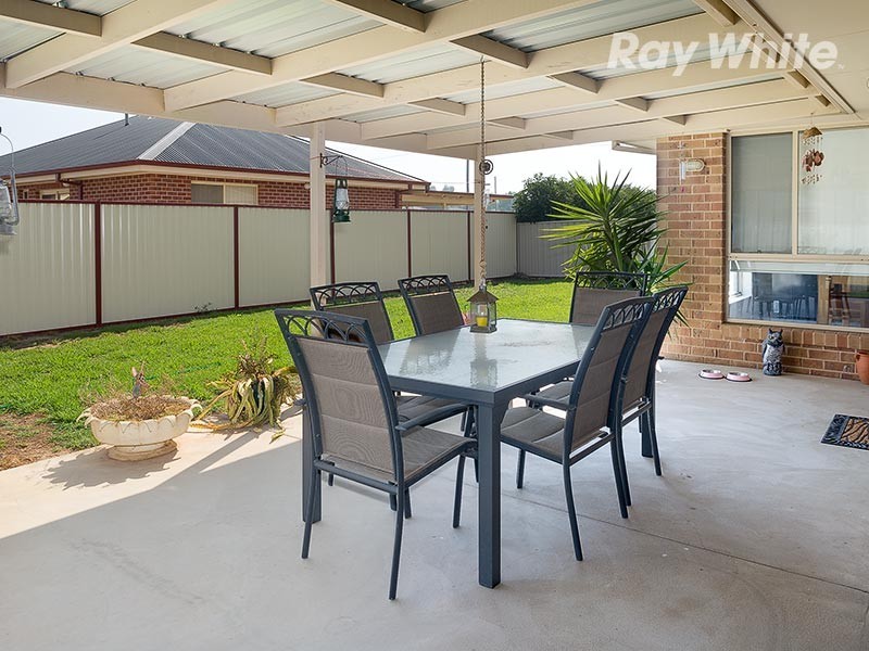 77 Read Street, Howlong NSW 2643