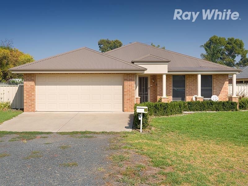 77 Read Street, Howlong NSW 2643