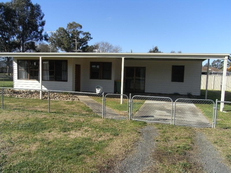 70 Read Street, Howlong NSW 2643