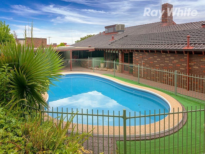 399 Red Hill Court, Lavington NSW 2641