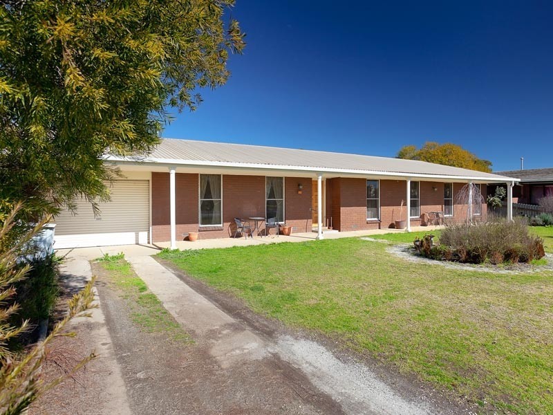 76 James Cook Ave, Howlong NSW 2643