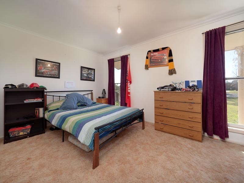 76 James Cook Ave, Howlong NSW 2643