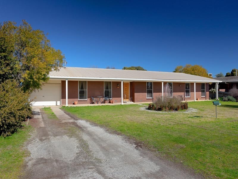 76 James Cook Ave, Howlong NSW 2643