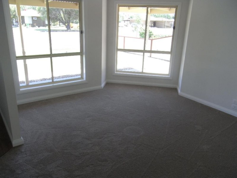 126 High Street, Howlong NSW 2643