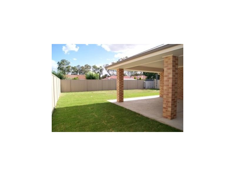 14 Britton Court, Jindera NSW 2642
